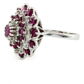 18ct white gold Ruby / Diamond Cluster Ring size M